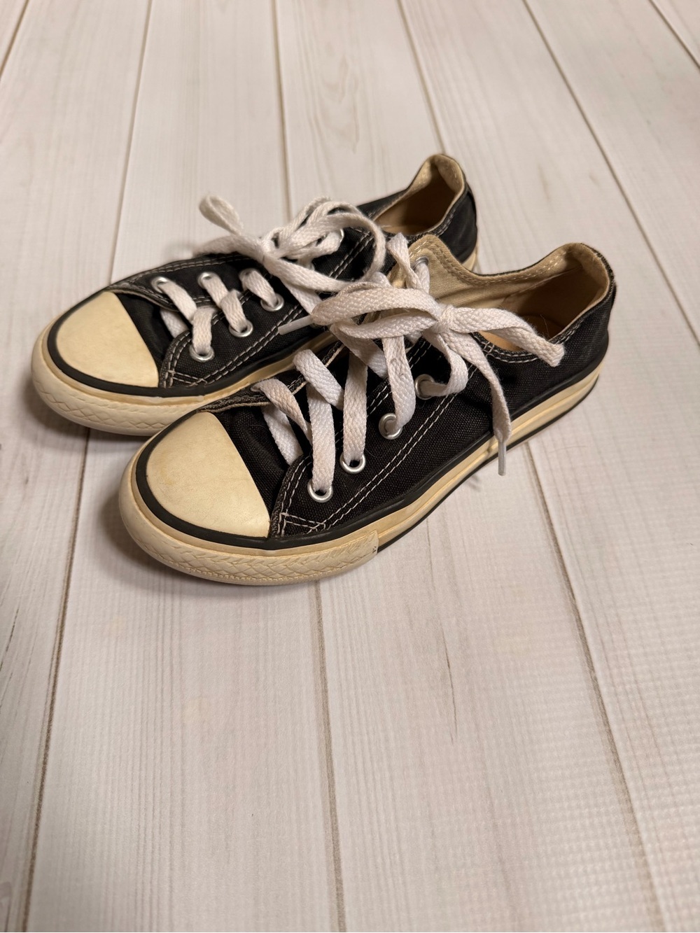 Converse Classic Low-Top Kids Canvas Sneakers in Black